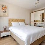 Deluxe King Suite Mai21
