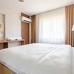 Deluxe King Suite Mai21